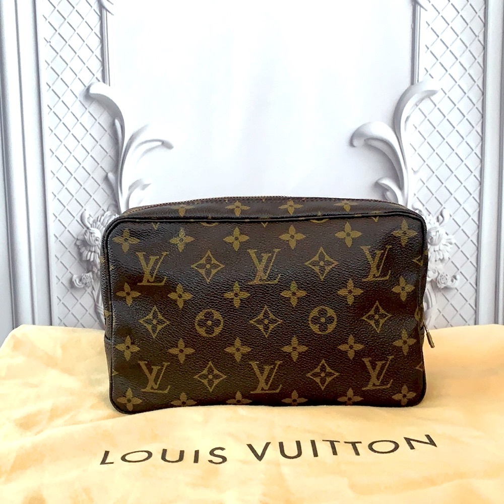 ** SOLD**Louis Vuitton Monogram Trousse 23